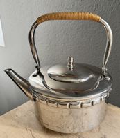Antike Teekanne Art Déco mit Bastgriff Art Deco