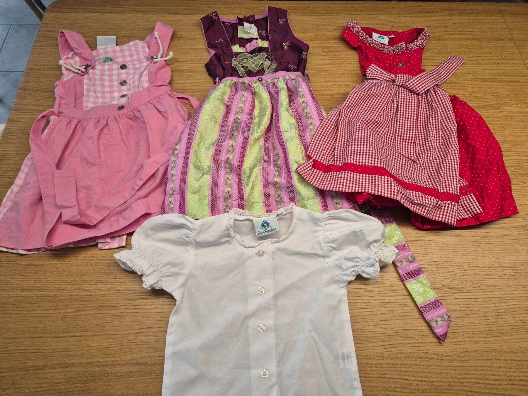 Vestiti & Gonne: Dirndl 3 Stk. mit Bluse Mädchen, Grösse 80 – Usato da Menzingen venduto da bostit69