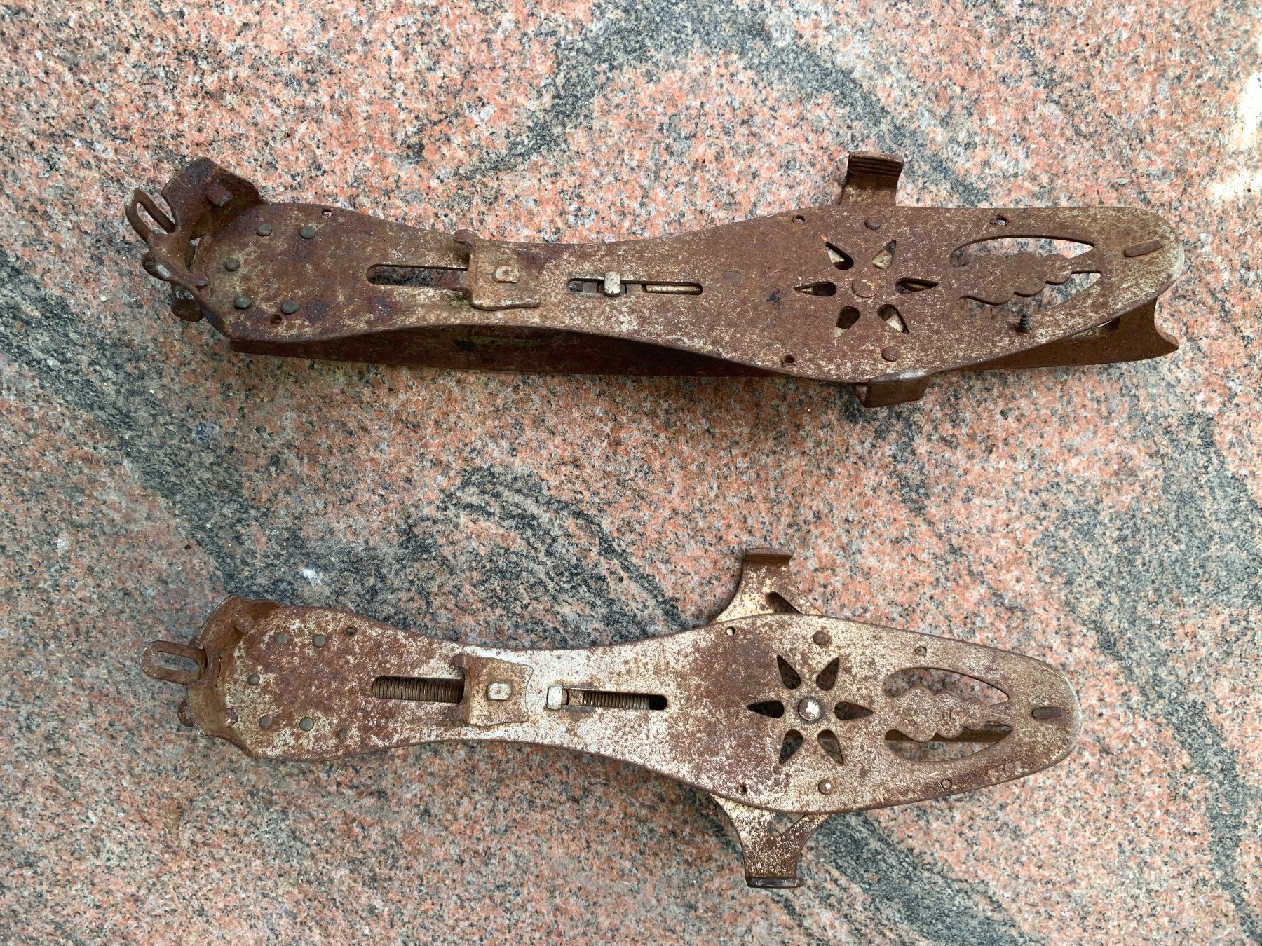 Schlittschuhe: Klemm-Schlittschuhe oder Schraubschlittschuhe (historisch!) – Gebraucht aus Lengnau AG von Tomi33