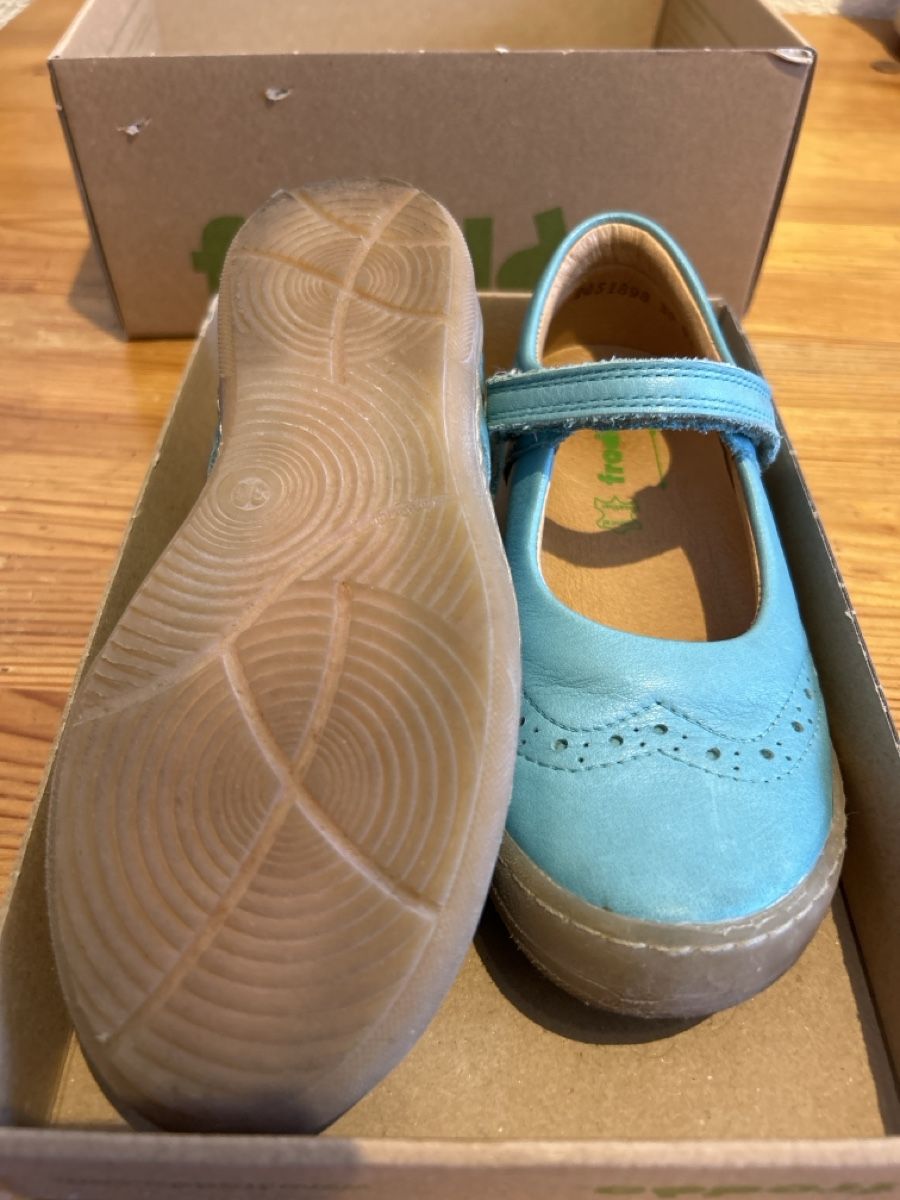 Scarpe per ragazze: Sommerliche Mädchen Lederschuhe, hellblau, Grösse 30 – Usato da Zürich venduto da Armeno 1