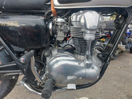 Kawasaki W 650 Unfall Motorrad Motor läuft Königswelle