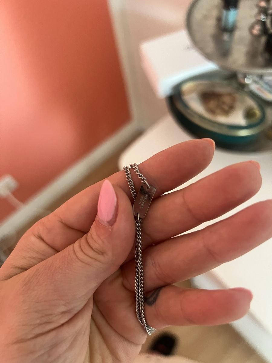 Louis Vuitton Catenine: Louis Vuitton Halskette Silber Plakette – Usato da St. Gallen venduto da deborahM95 4