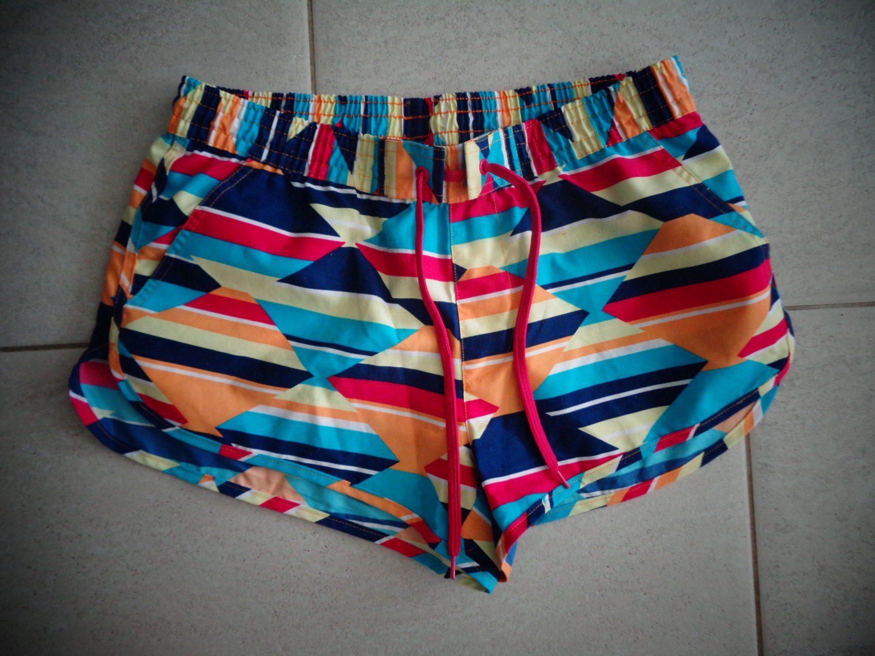 Pantaloni: ELLEN AMBER SHORT GR.S – Usato da Rotkreuz venduto da Samballi