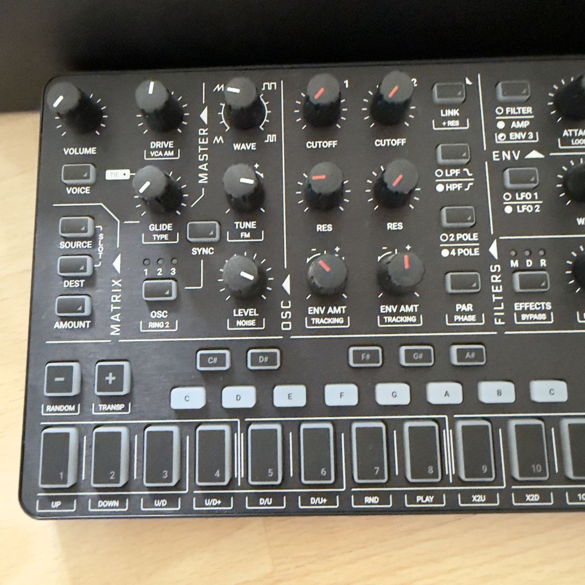 IK Multimedia Strumenti musicali: IK Multimedia UNO Synth Pro X Analog Synthesizer, Paraphonic – Usato da Widnau venduto da kustercarmen 1