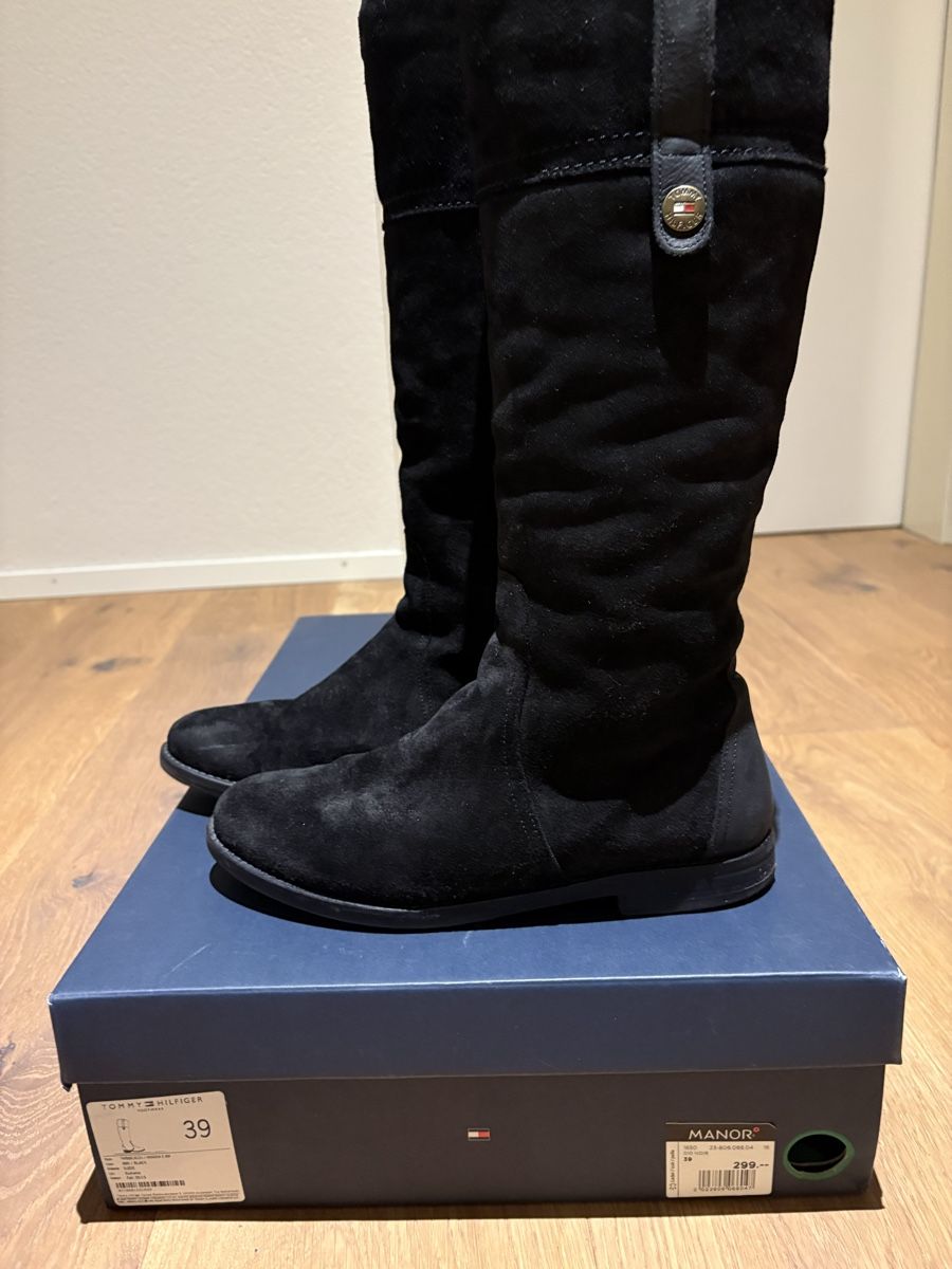 Tommy Hilfiger Scarpe da donna: Tommy Hilfiger Wildlederstiefel – Usato da Rieden SG venduto da bebbi08 1
