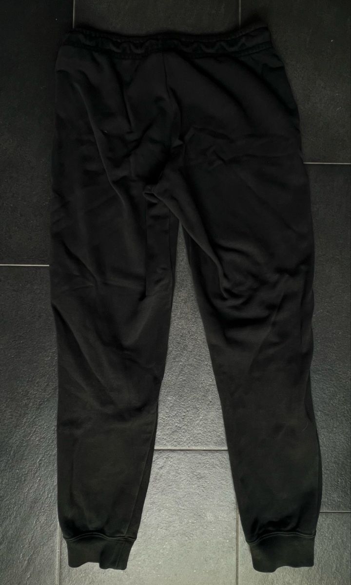 Nike Pantaloni: Nike Jogginghose schwarz, Grösse S – Usato da Wil / ZH venduto da Fellow16 1