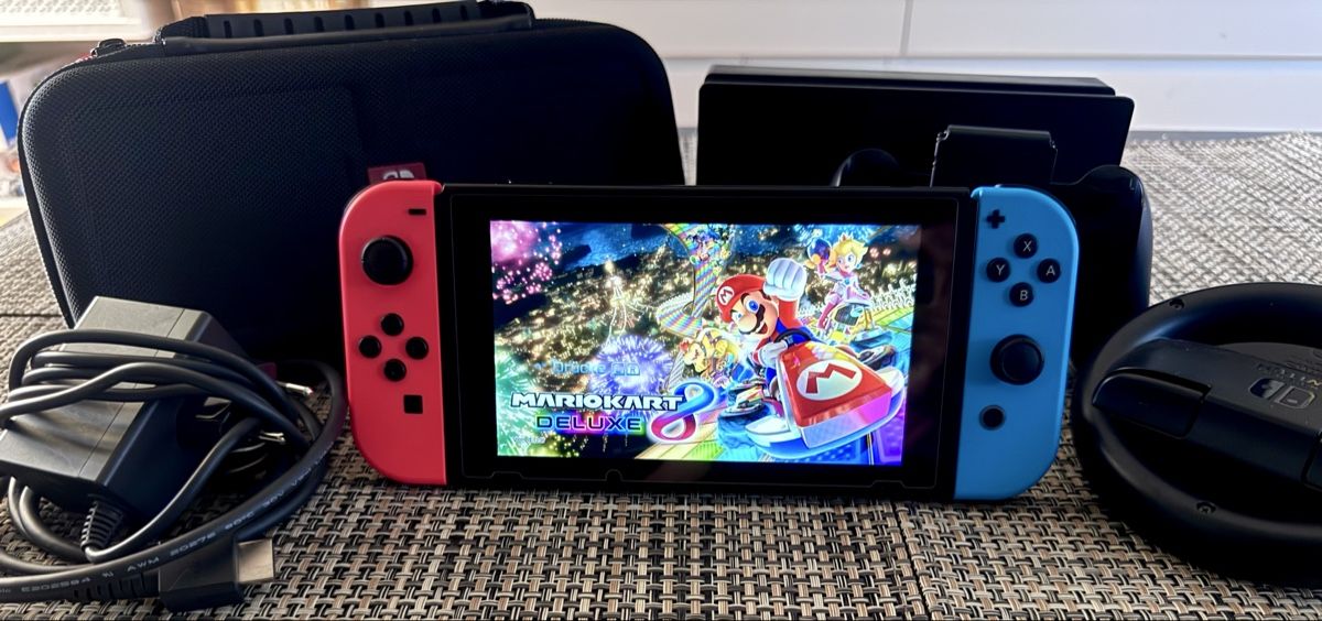 Nintendo Konsolen: Nintendo Switch V2 Mario Kart Set – Gebraucht aus Stein AG von ellenacleofea