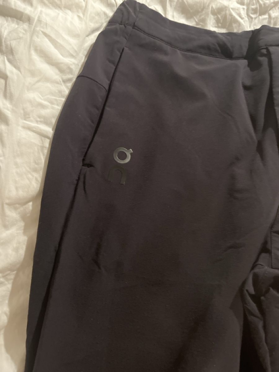 Hosen: On Running Active Pants, Herren Grösse M, schwar – Gebraucht aus Zürich von simboo 1