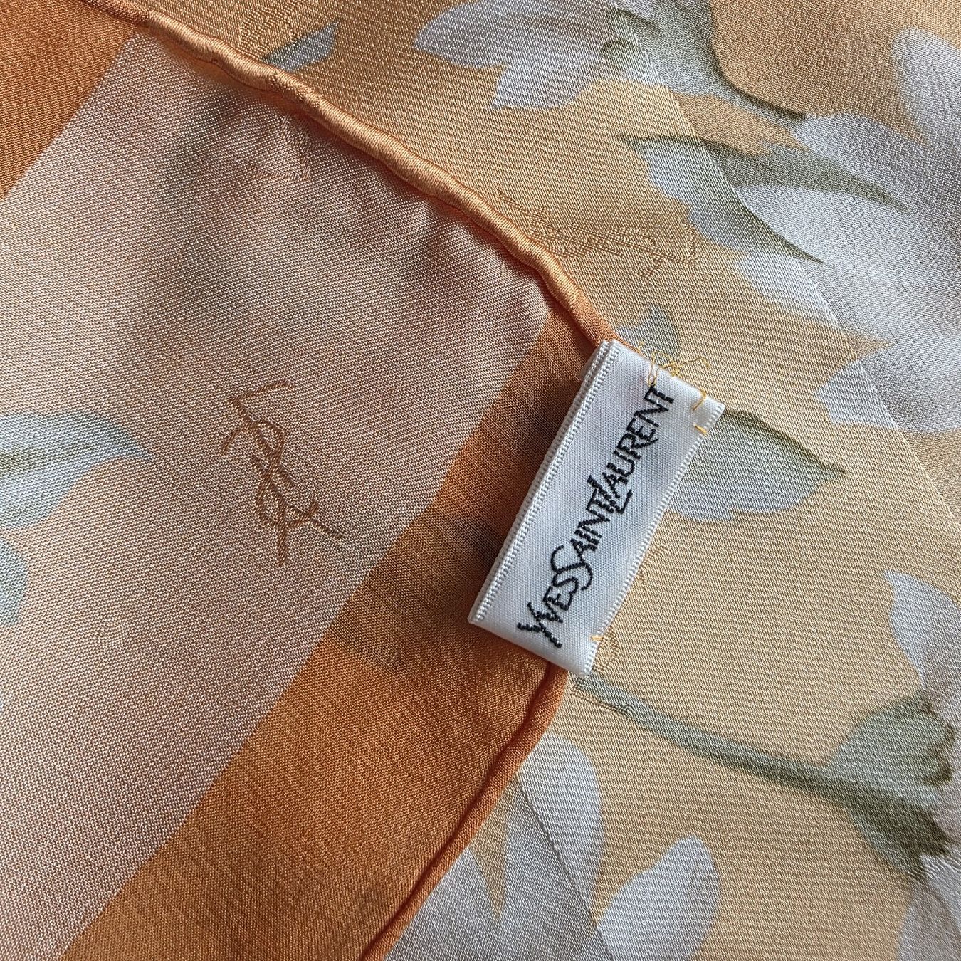 Saint Laurent Foulard & Sciarpe: YSL Seidentuch 86 × 86 cm – Nuovo (secondo la descrizione) da Zürich venduto da LIMAR 5