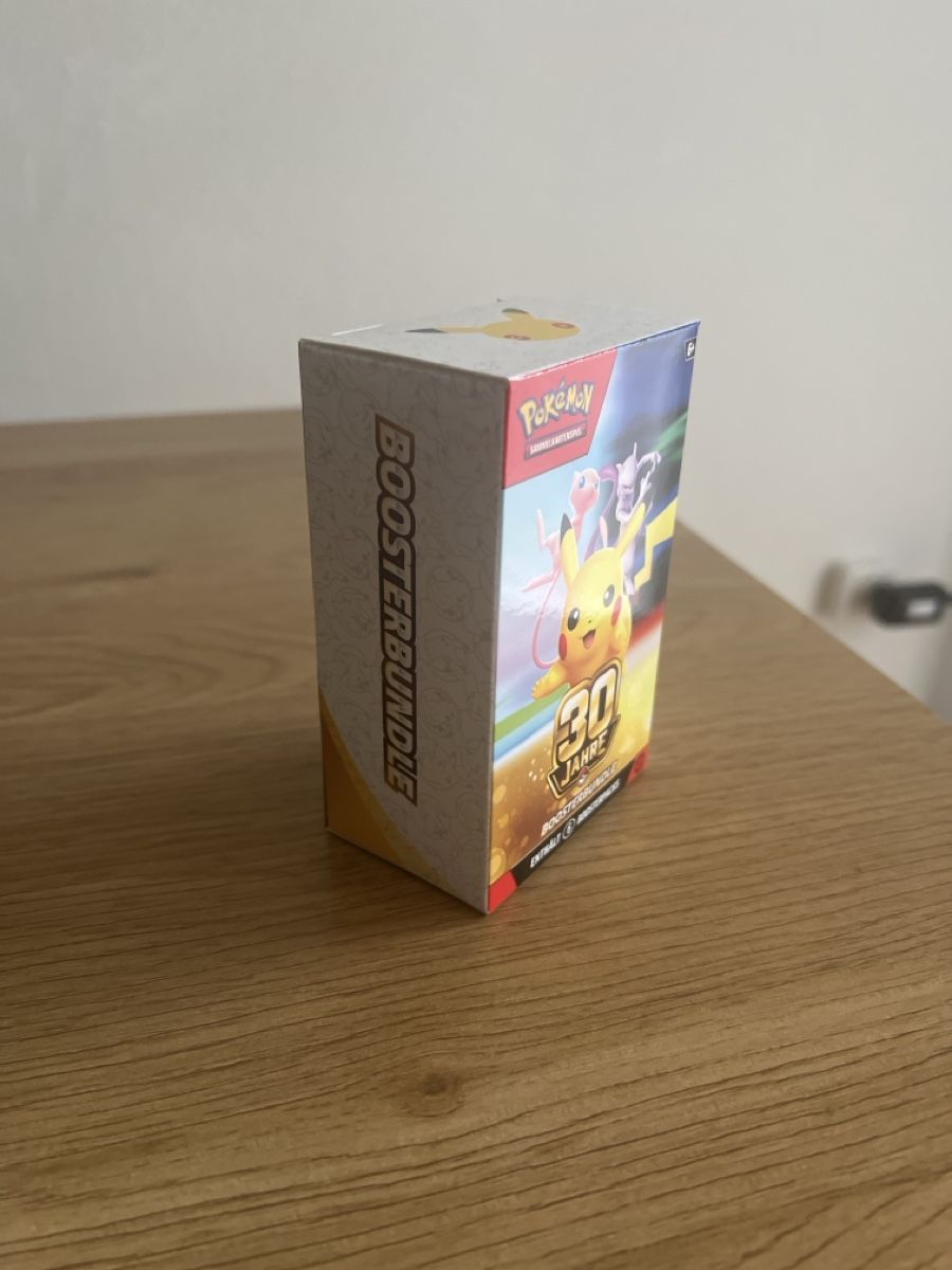Pokémon Sammelbilder & Trading cards: 30 Jahre boosterbundle – Neu (gemäss Beschreibung) aus Chur von haris221 1
