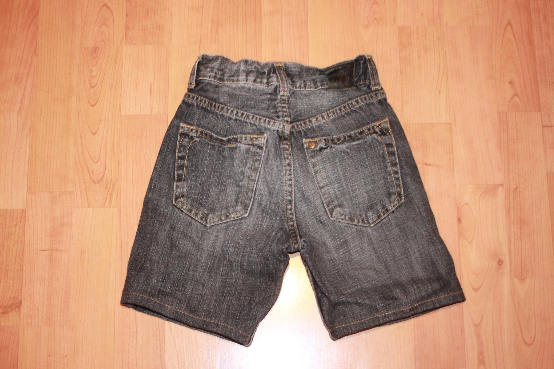 H&M Hosen: dunkelgraue Jeans Shorts 110 H+M – Gebraucht aus Wenslingen von Strick4Alpaca 1