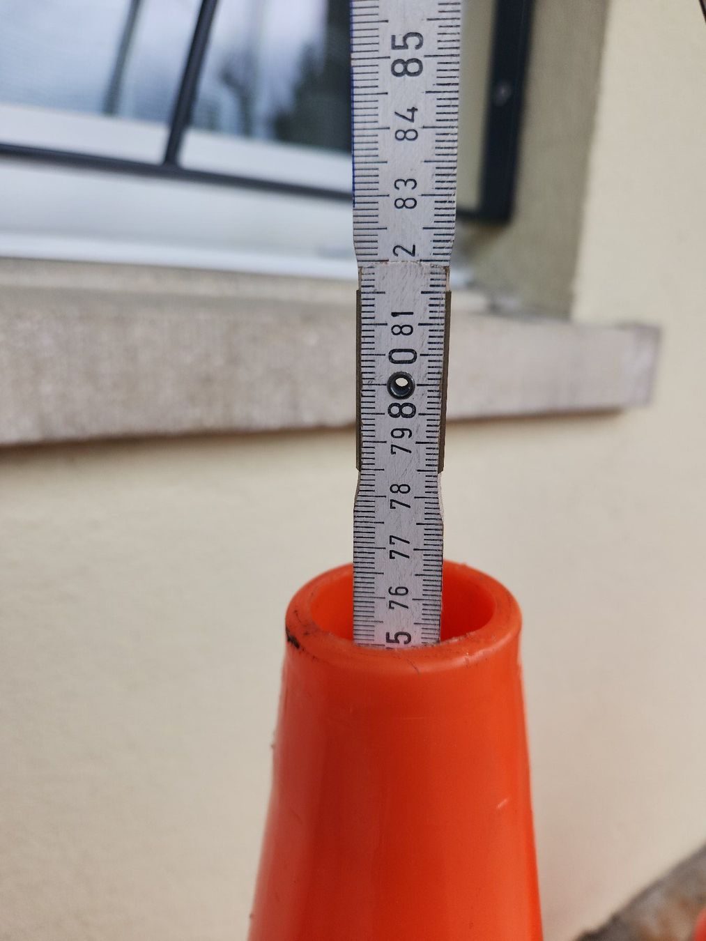 Insegne: Verkehrsleitkegel 75cm Reflektierend – Usato da Aarburg venduto da Se20 2