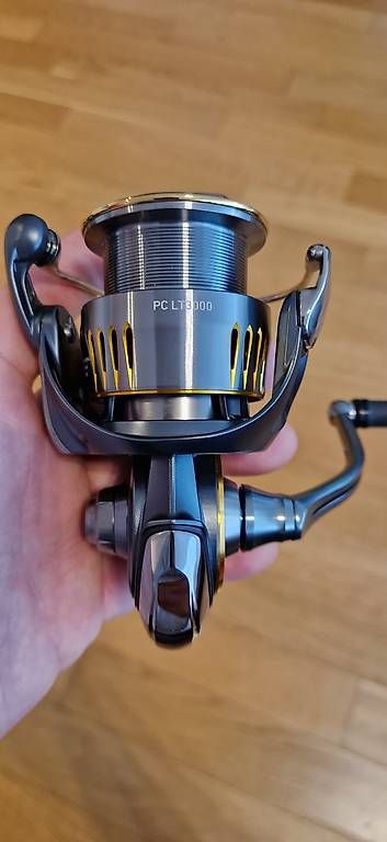 Daiwa Tamburi & Mulinelli: Neu Daiwa airity PC LT 3000 – Nuovo e nell'imballaggio originale da Alpnach Dorf venduto da Maksim777 1