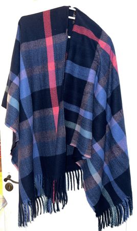 Kuscheliger Winter Poncho mit Fransen