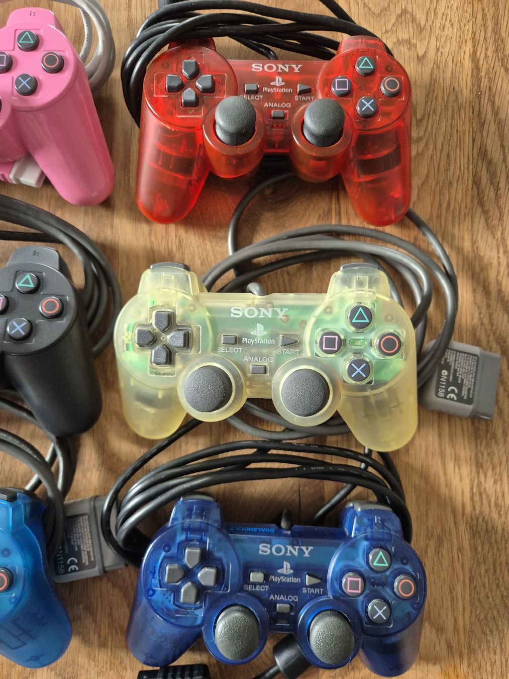 Sony Controller: 6x PS2/PS1 Controller 🎮 Tutti Farben,  – Usato da Gümligen venduto da kurt2591989 1