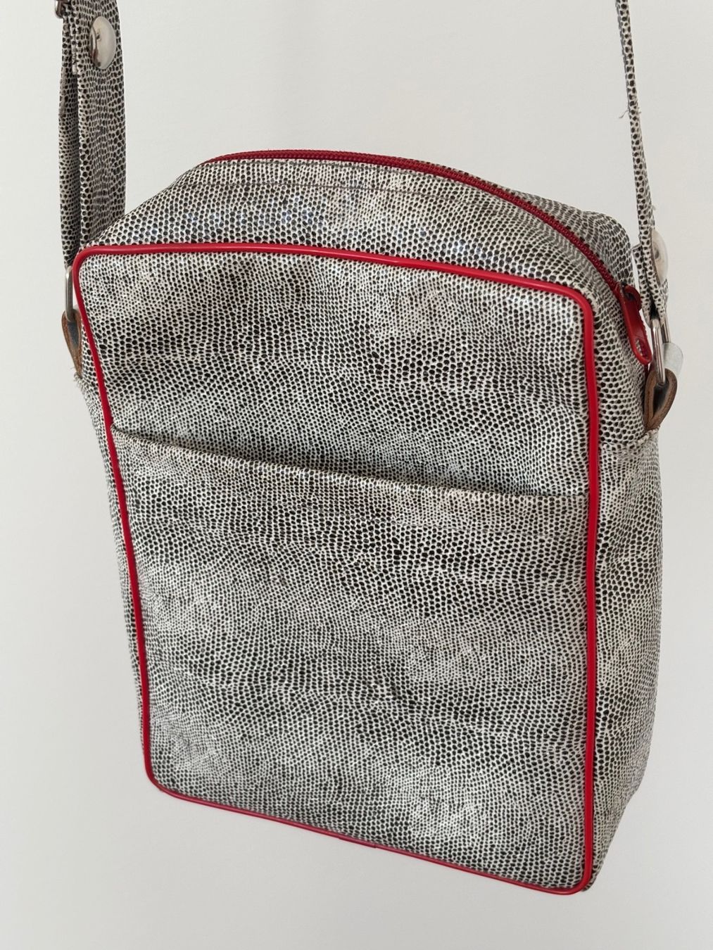 Taschen für Damen: Umhängetasche von Swallow-d, Tamara Rist – Gebraucht aus Luzern von Versuchende 2