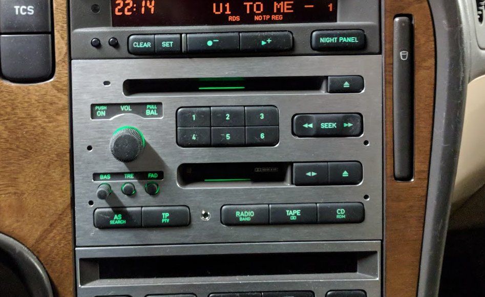 Saab 9-5 Radio mit Alu Blende jg. 2000 (Gebraucht) in Kastanienbaum für ...