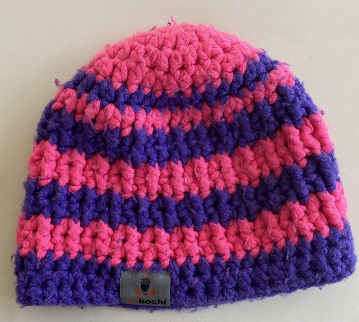 Sonstige Jungenkleidung: Boshi bonnet, violet et rose - taille enfant – Gebraucht aus Prez-vers-Noréaz von Onicolet11