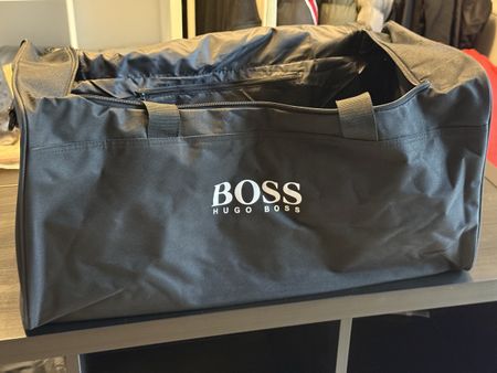 Reisetasche Hugo Boss schwarz neuwertiger Zustand