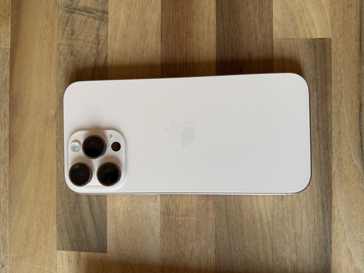 Apple Portables: iPhone 16 Pro Max Desert Titanium 256GB – D'occasion à Bubendorf par mclayton 1