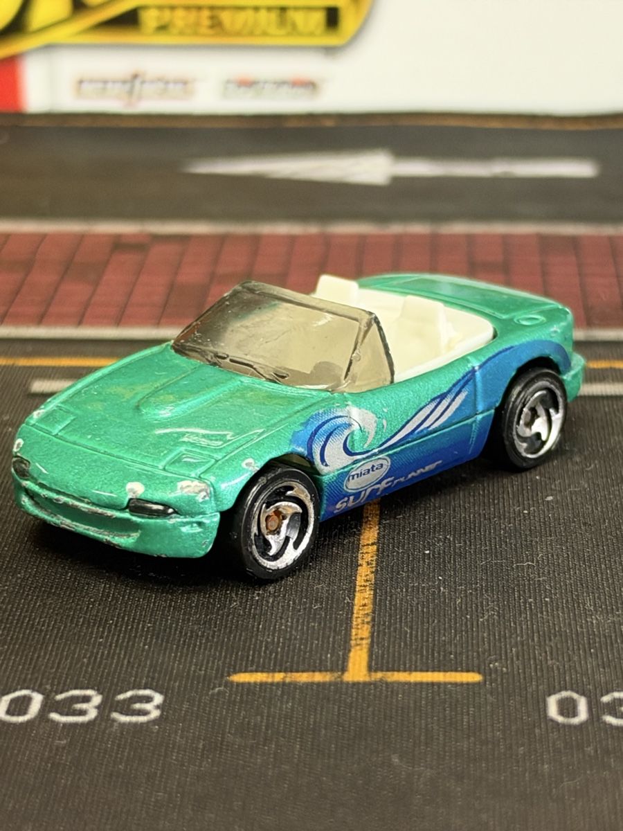 Hot Wheels Modellini d'auto: Hot Wheels Mazda Miata Surf Runner – Usato da rolle venduto da Noma-collectible 1
