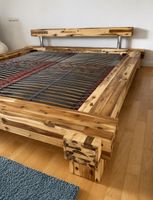 Gratis Lieferung: Holzbett Bett Akazien mit Nachttische,