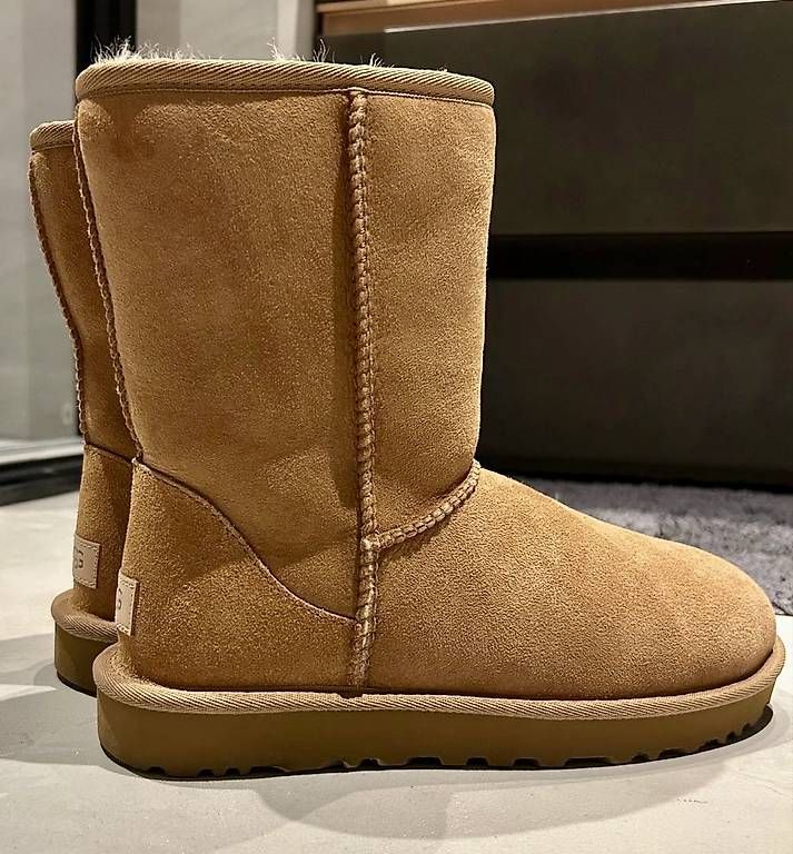 Scarpe da donna: Bottes UGG beige taille 39 – Usato da Rolle venduto da cal_tk28 2