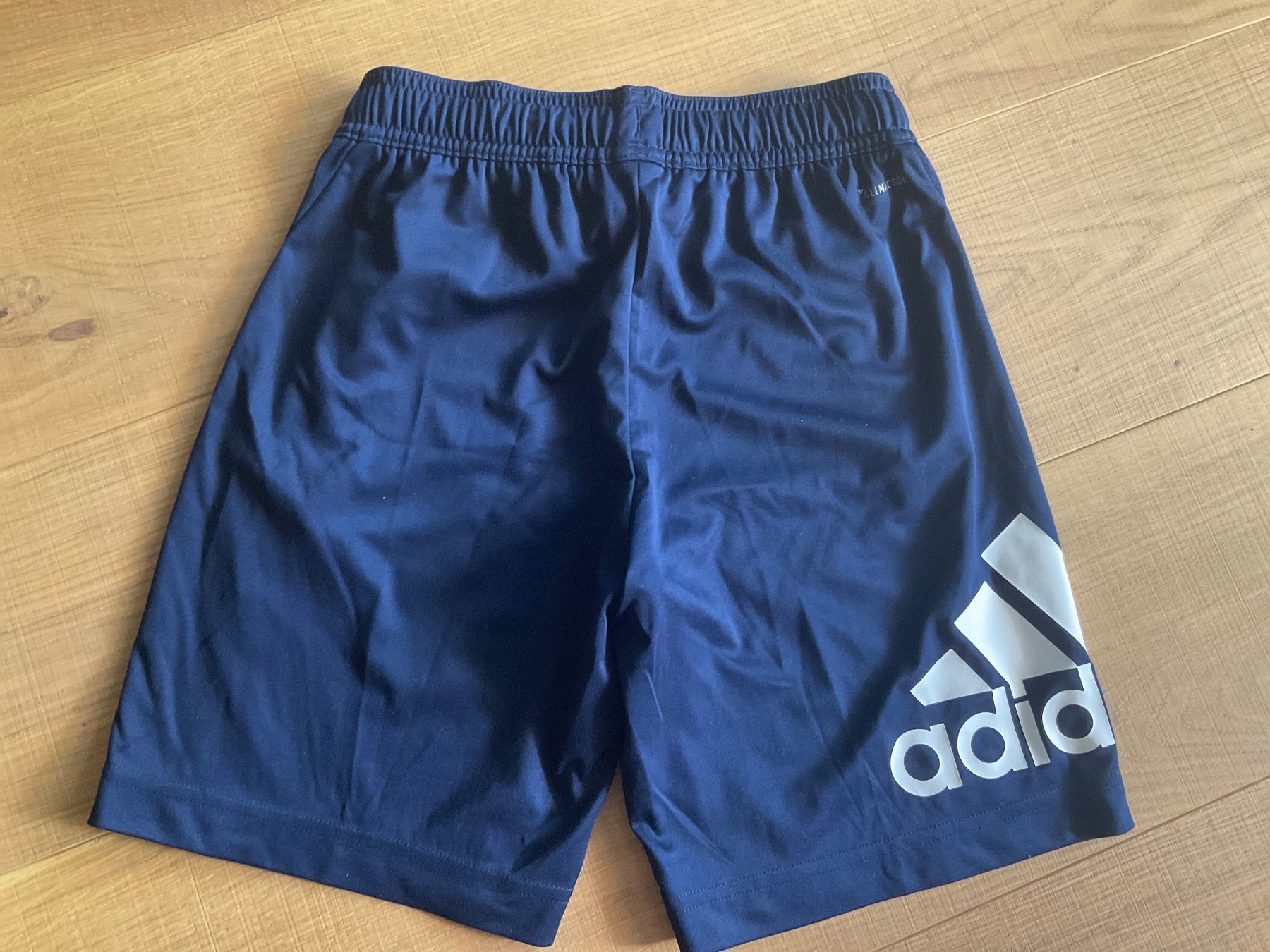Adidas Pantaloni: Adidas Turnhose Gr. 140 – Usato da Winterthur venduto da aionila 2