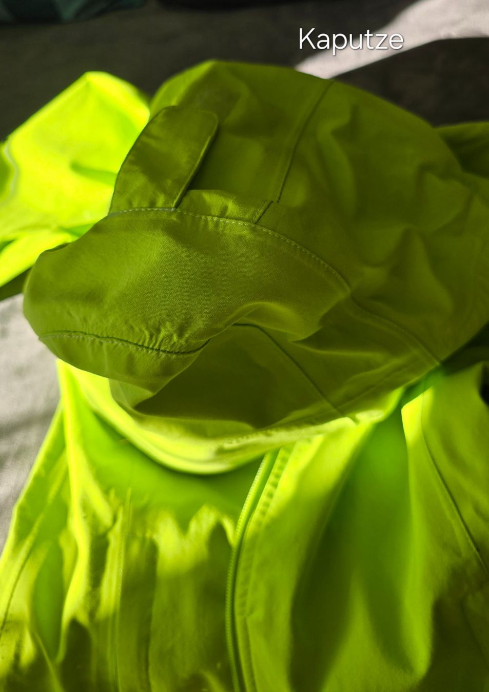 Switcher Jacken: Switcher Regenjacke, neongrün, Grösse L – Gebraucht aus Meggen von everydaysale 1