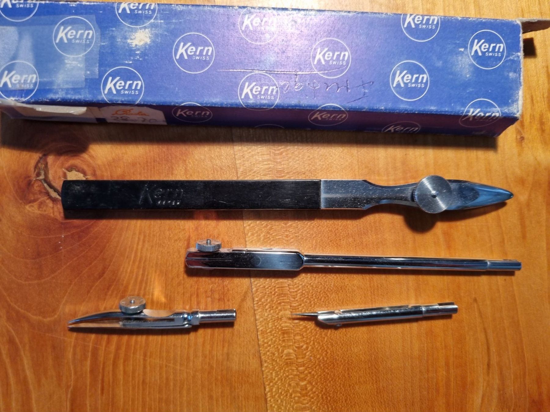 Tutti gli attrezzi: 3 Set Zeichner-Utensilien, – Usato da Fürstenaubruck venduto da PizBeverin2018 2