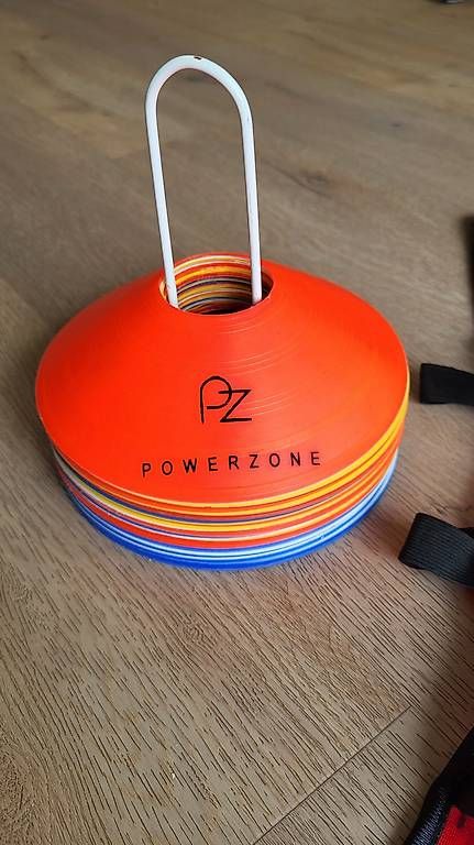 Buts de football & hockey: Lot de 40 plots de marquage powerzone – D'occasion à Trélex par emm_rz7g