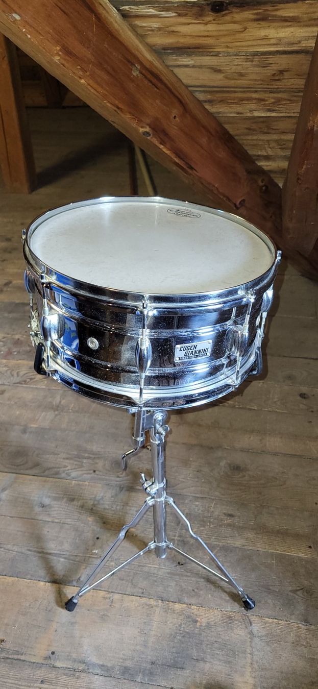Giannini Instruments de musique: Snare Drum Eugen Giannini mit Ständer und Hülle – D'occasion à Bassersdorf par GertF