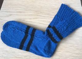 Schöne gestrickte Herrensocken    NEU  Grösse  44/45