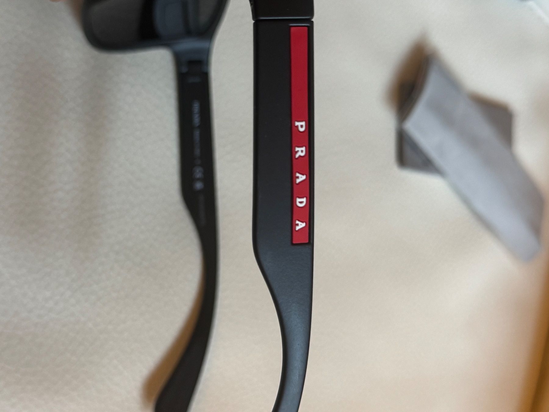 Prada Brillen & Gläser: Lunettes de soleil Prada – Gebraucht aus La Brévine von ycy_m22k 5