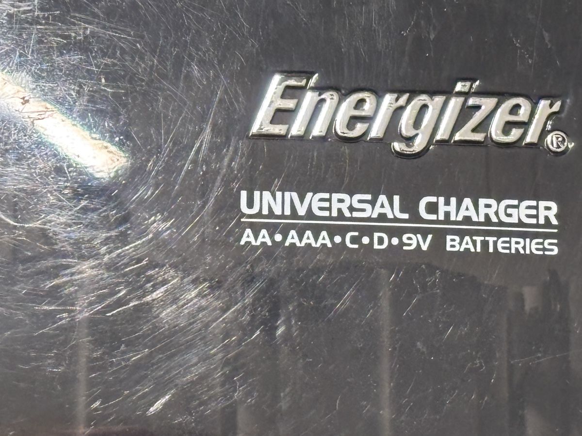 Energizer Caricatori & Batterie: Ladegerät für aufladbare Batterien – Usato da Uster venduto da Soly 1