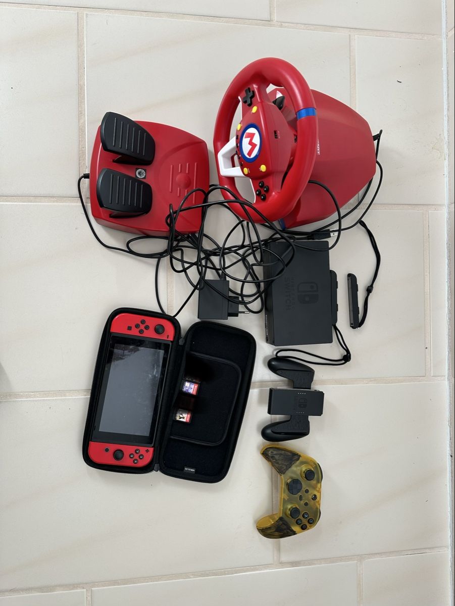 Nintendo Consoles: Nintendo switch 1 – D'occasion à Spreitenbach par Fernandesbessa