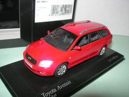 Toyota Avensis 2002 rot * Minichamps 1:43