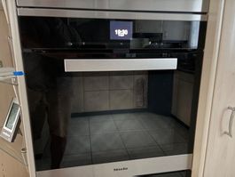 Miele Pyrolyse-Backofen H6660-60