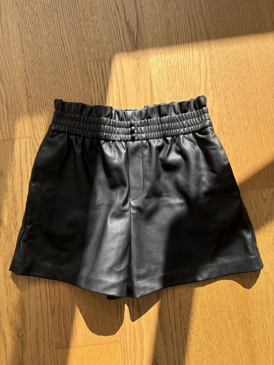 Zara Hosen: Schwarze Leder Shorts Zara Gr. S – Gebraucht aus Bern von jeanine_bieri