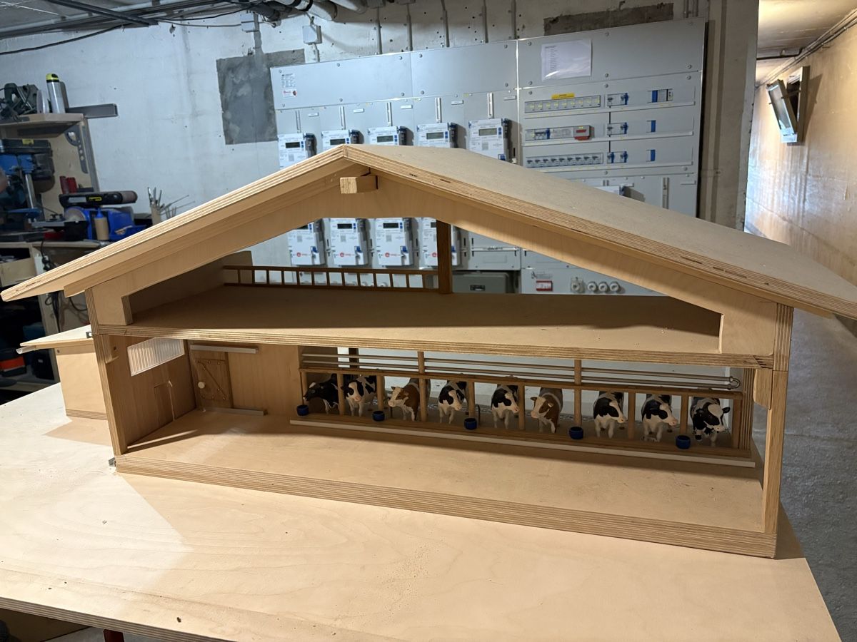 Articoli in legno: Kuhstall – Nuovo (secondo la descrizione) da Lyss venduto da deb_5brs