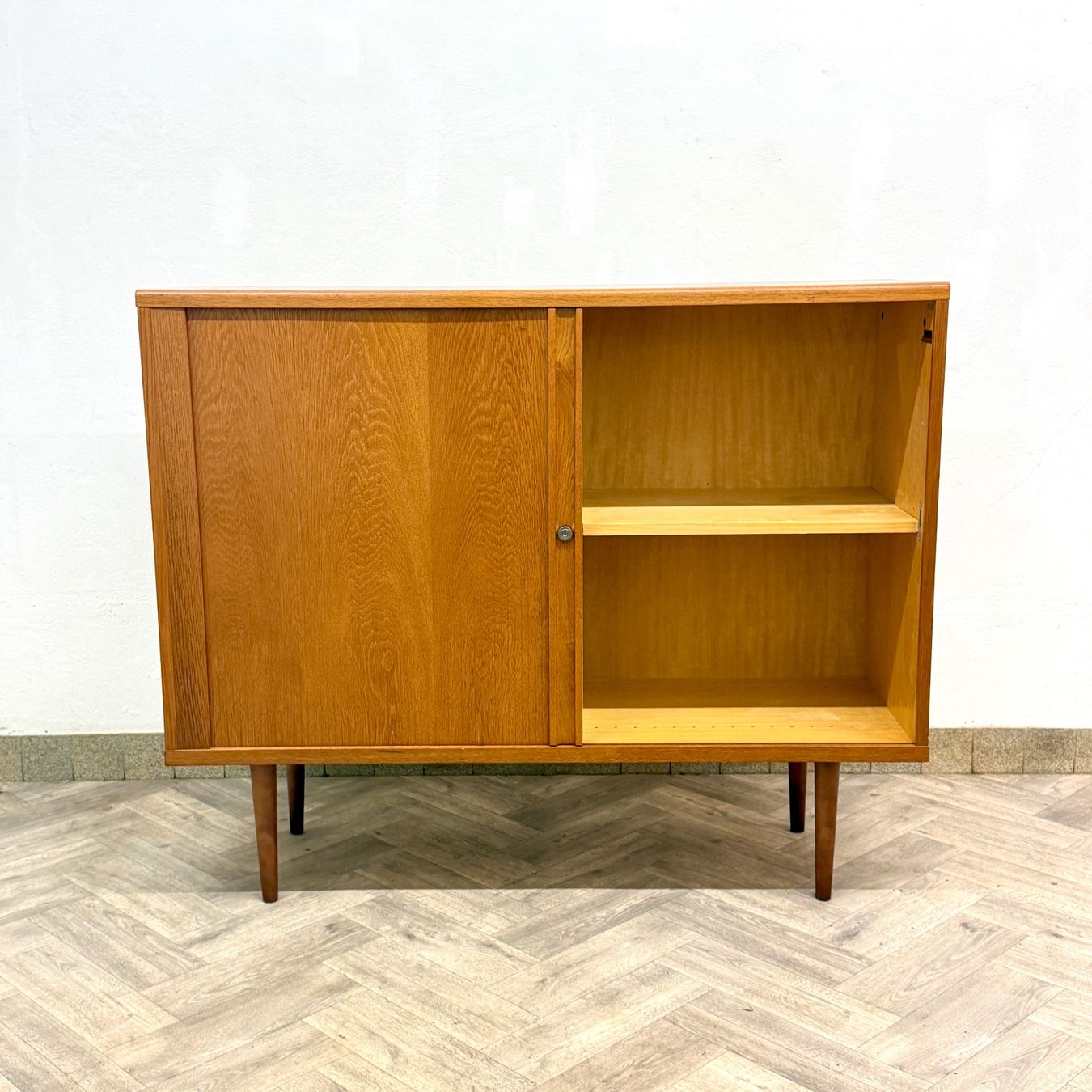 Cassettiere: Mid Century Sideboard mit Tambour-Doors ab 1.00CHF – Usato da basel venduto da vintory.ch 2