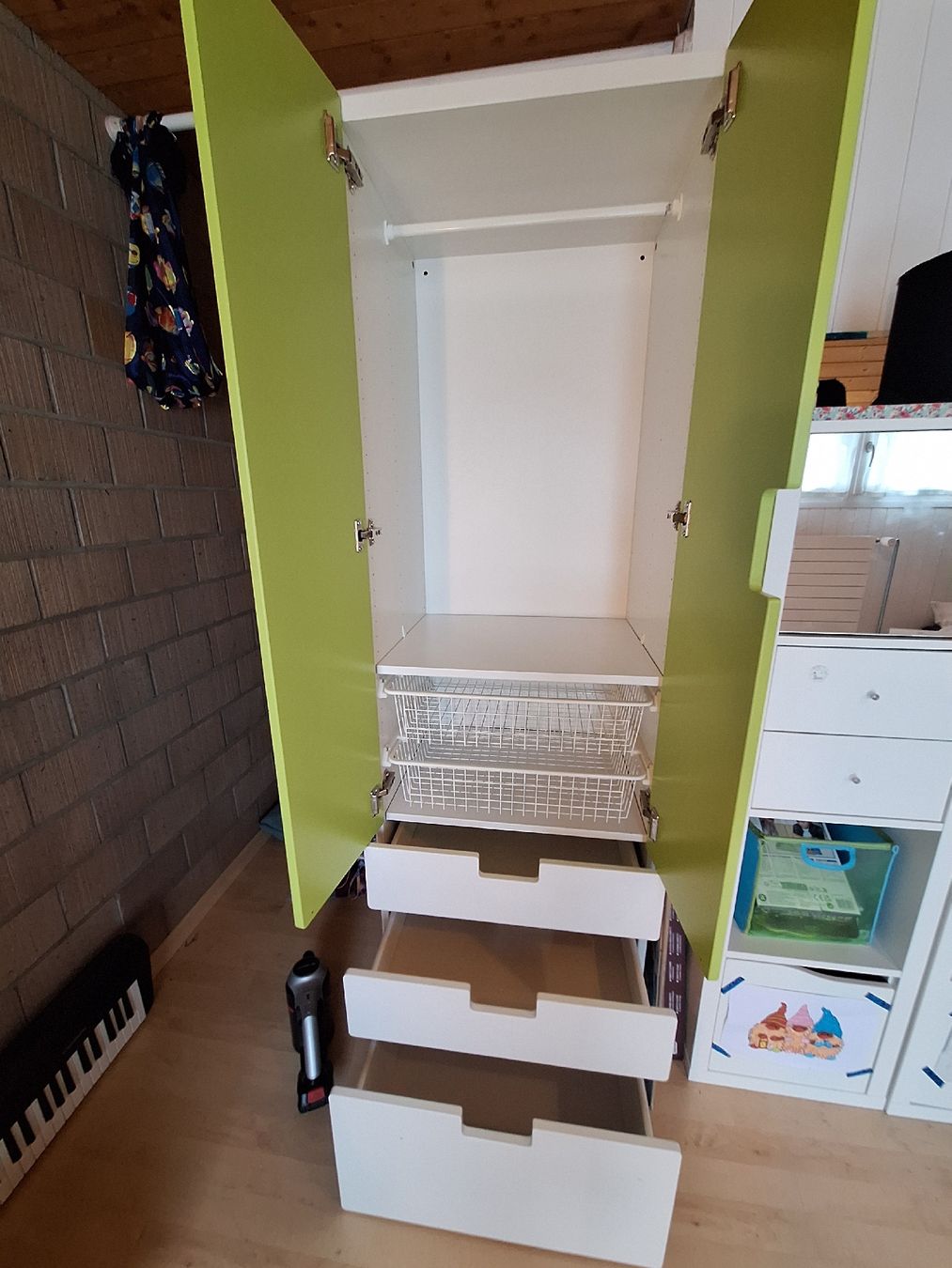 Ikea Armadi: Ikea Kinderkleiderschrank – Usato da Aathal-Seegräben venduto da Eva78 1