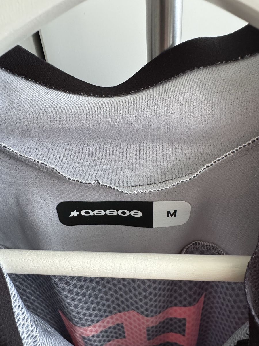 Assos Canottiere & Pantaloni: Assos Trikot Tudor Grösse M  – Nuovo (secondo la descrizione) da Hombrechtikon venduto da Sven_Gerber 2