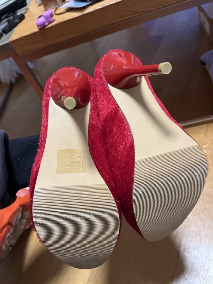 Scarpe da donna: Rote Higheels aus plüschartigem Material – Nuovo (secondo la descrizione) da Uster venduto da Kalici1 3