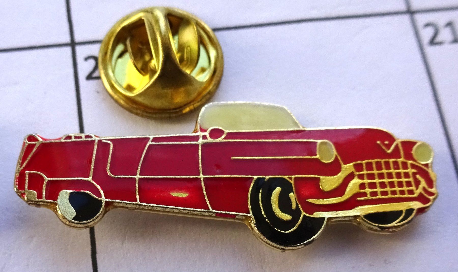 Plaquettes & Badges: Pin Auto rot Cabriole – D'occasion à Utzenstorf par BUtter81