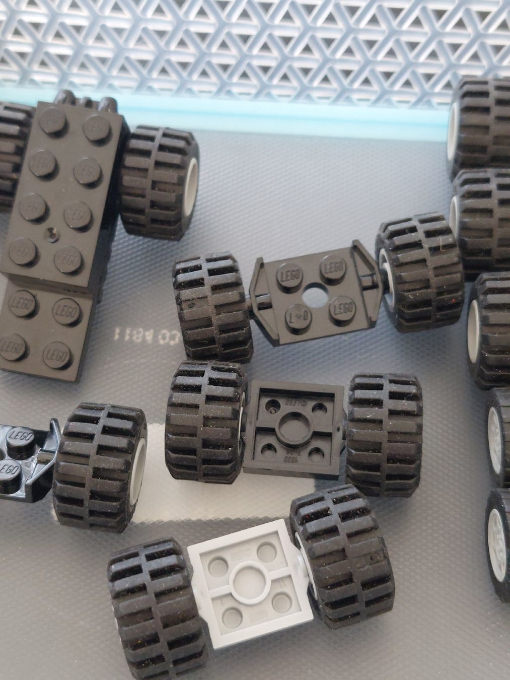 Lego Spielzeuge: 15 Lego Achs- und Rad- Elemente  – Gebraucht aus Zetzwil von sti_x9xf 4
