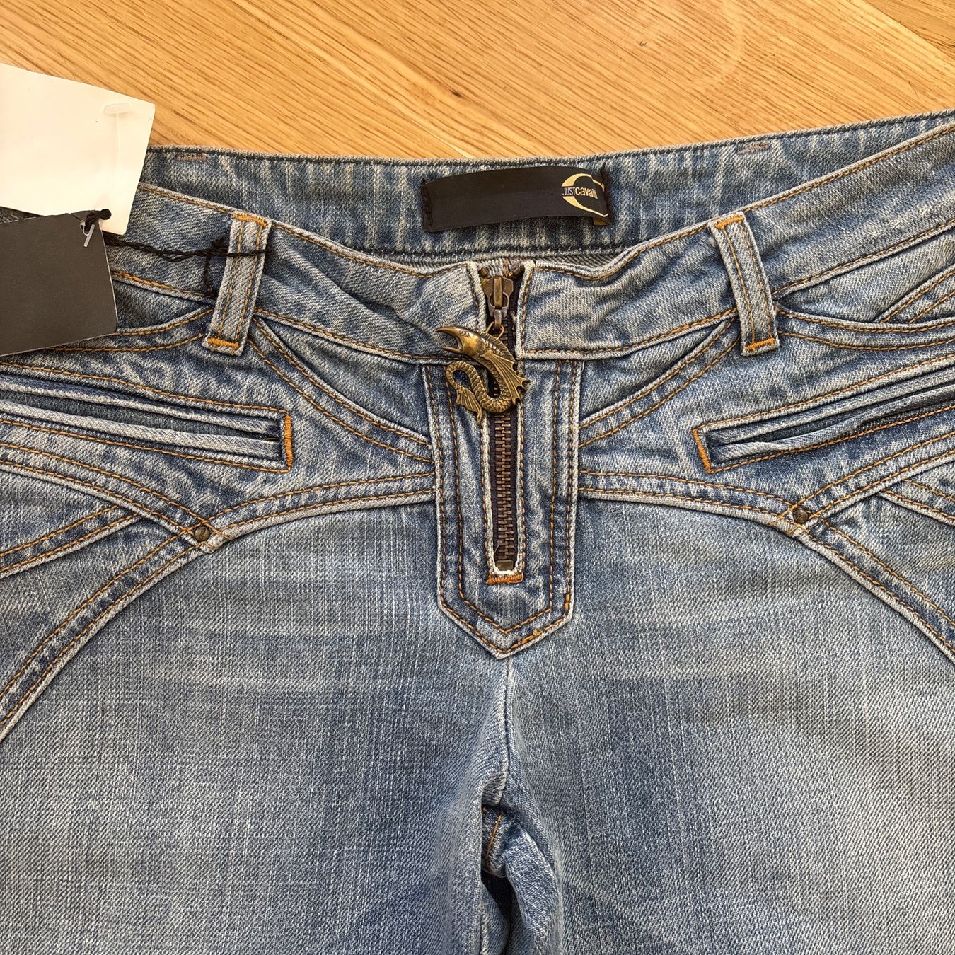 Pantaloni: Just Cavalli denim capri – Nuovo e nell'imballaggio originale da Lausanne venduto da oly_fb9k 1