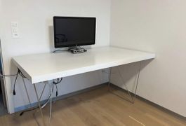Schreibtisch weiss Metallbeine guter Zustand