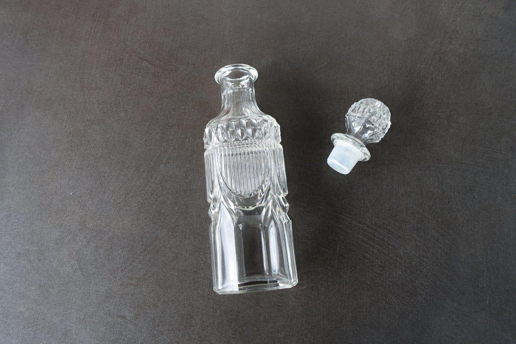 Caraffe: Schöne ältere Glaskaraffe, reichlich verziert, Versand! – Usato da Trimbach venduto da bergmann67 3