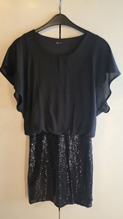 ONLY Kleid schwarz Pailletten Grösse 36 Neuwertig